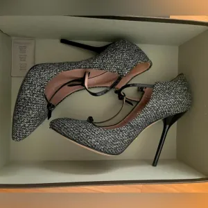 Gucci Tweed and leather Heels