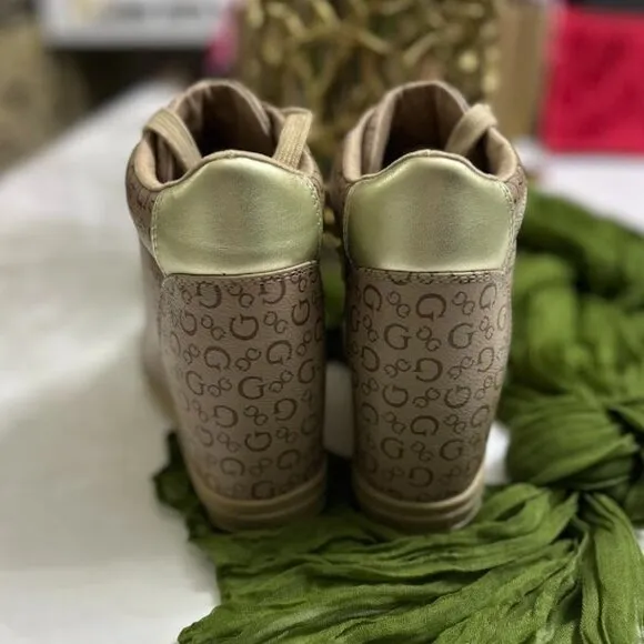 Guess Monogram Caramel Brown Boats Size: 7.5
