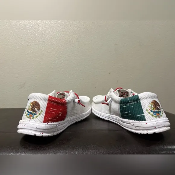 Hey Dude Mexican Flag Wally Funk Break Hola Hecho Mexico HTF Shoes Size M9 W11