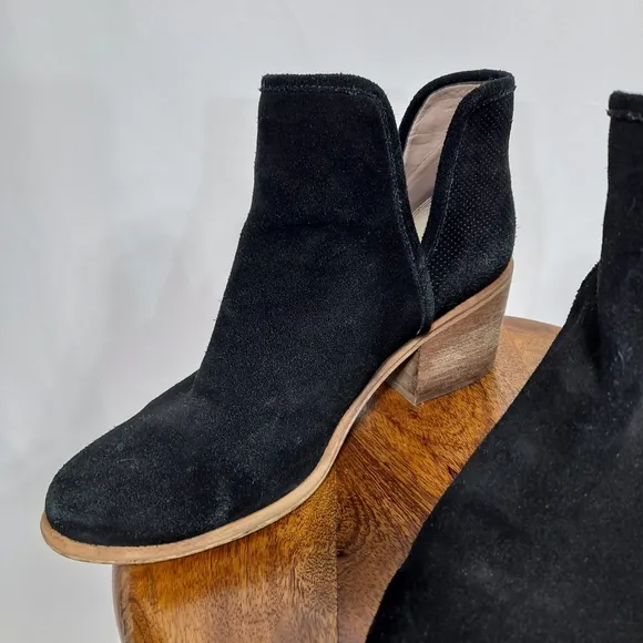 Hinge Black Suede Lea Boots