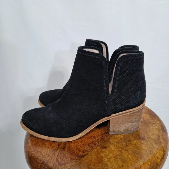 Hinge Black Suede Lea Boots