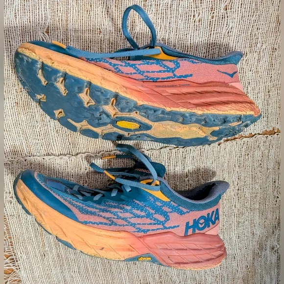 Hoka Speedgoat 5 | Women's Shoes READ