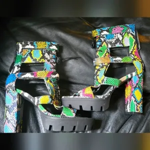 HOST PICK! 🎈🎉 Sseko Colorful Snake Print Women's Platform Heels Sz7.5 NEW