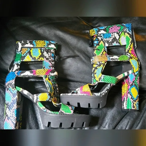 HOST PICK! 🎈🎉 Sseko Colorful Snake Print Women's Platform Heels Sz7.5 NEW