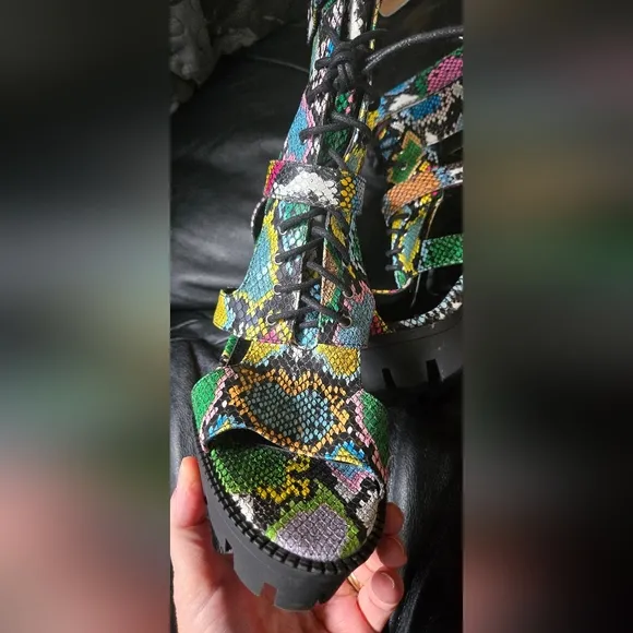 HOST PICK! 🎈🎉 Sseko Colorful Snake Print Women's Platform Heels Sz7.5 NEW