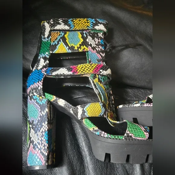HOST PICK! 🎈🎉 Sseko Colorful Snake Print Women's Platform Heels Sz7.5 NEW