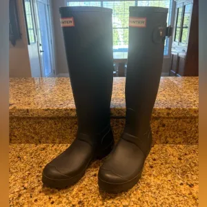 Hunter tall matte black rain boots size US 5 classic big girls