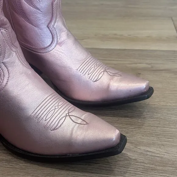 Idyllwind NWT Western Metallic Pink Boots Women’s 8.5 Cowgirl Barbie Core Rodeo