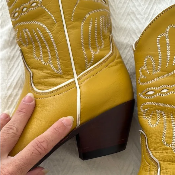 Idyllwind Yellow Heeled Boots with Classic Western cowboy boot