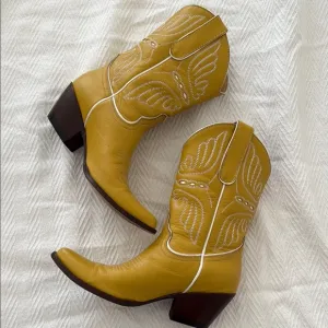 Idyllwind Yellow Heeled Boots with Classic Western cowboy boot
