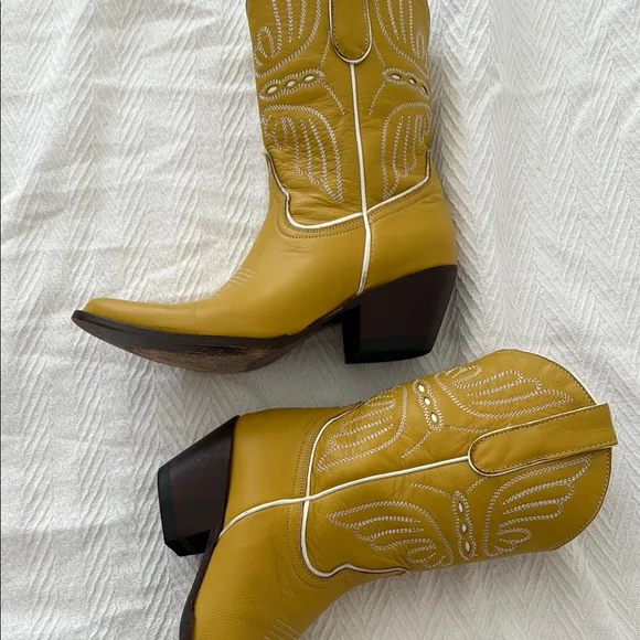 Idyllwind Yellow Heeled Boots with Classic Western cowboy boot