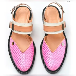 INCH 2, SWEET PINK CLOSED TOE SANDALS. SIZE 39, US 9. Like New.