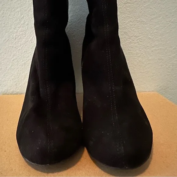 Italian High Heel Suede Boots Womens 38.5 | 7.5 Black Suede Luxury