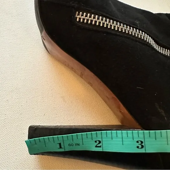 Italian High Heel Suede Boots Womens 38.5 | 7.5 Black Suede Luxury
