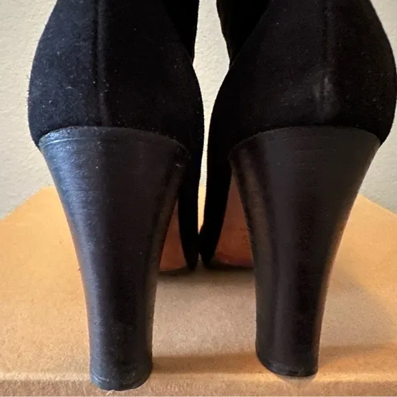 Italian High Heel Suede Boots Womens 38.5 | 7.5 Black Suede Luxury