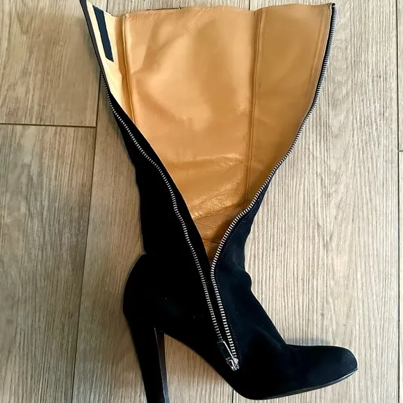 Italian High Heel Suede Boots Womens 38.5 | 7.5 Black Suede Luxury
