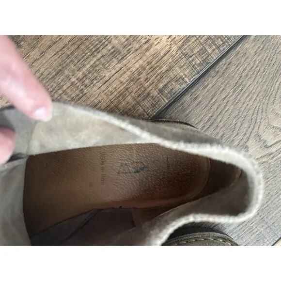 J. Crew MacAlister Mens 8 Suede Chukka Desert Iconic Casual Boots Gum Sole Italy
