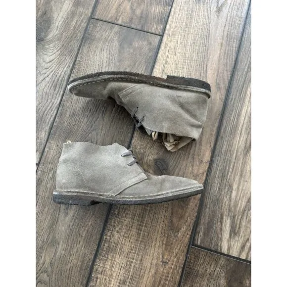 J. Crew MacAlister Mens 8 Suede Chukka Desert Iconic Casual Boots Gum Sole Italy