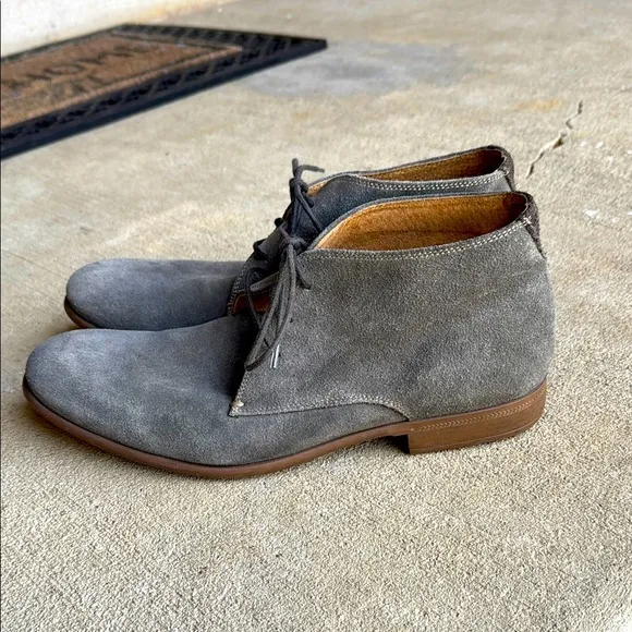 John Varvatos mens 10 M gray suede leather chukka boots EUC