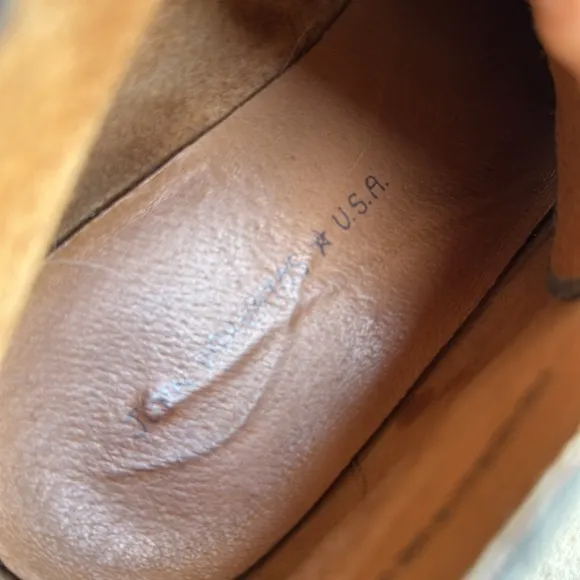 John Varvatos mens 10 M gray suede leather chukka boots EUC