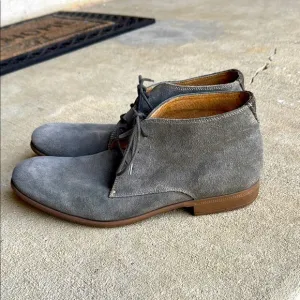 John Varvatos mens 10 M gray suede leather chukka boots EUC