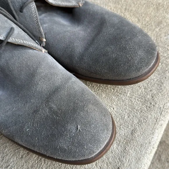 John Varvatos mens 10 M gray suede leather chukka boots EUC