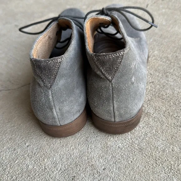 John Varvatos mens 10 M gray suede leather chukka boots EUC
