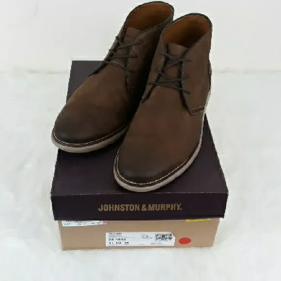 Johnston &amp; Murphy Brown Chukka Boots with Oiled Finish