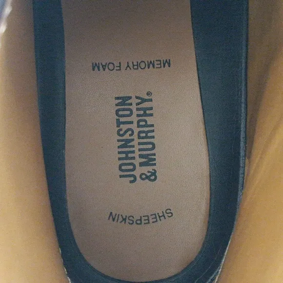 Johnston &amp; Murphy Brown Chukka Boots with Oiled Finish