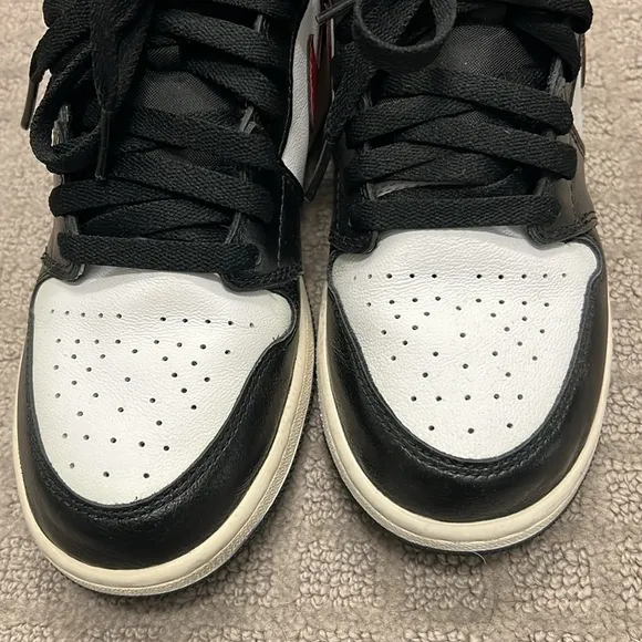 Jordan 1 gym red boys size 6.5 only worn once - no box.