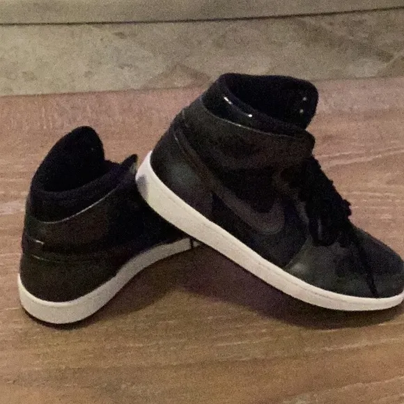 Jordan 1 Retro Black Patent High Tops Size 8.5