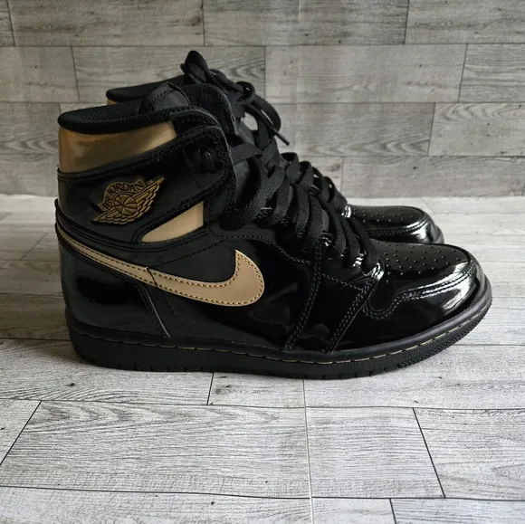 Jordan 1 Retro High OG Black Metallic Gold Shoes