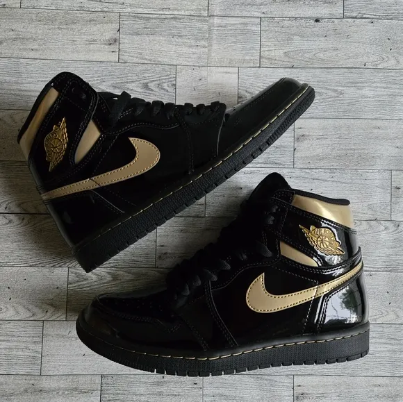 Jordan 1 Retro High OG Black Metallic Gold Shoes