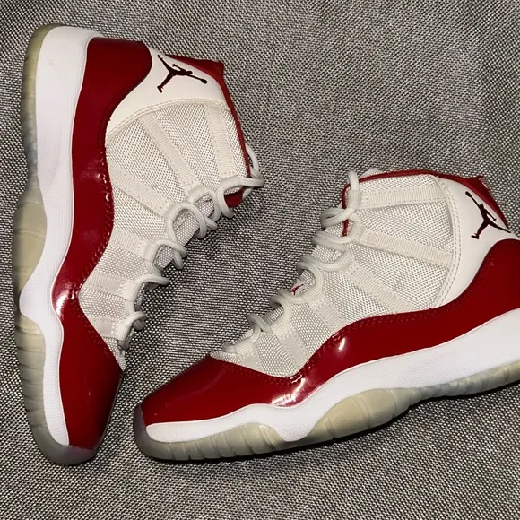 Jordan 11 Cherry size 3.5Y