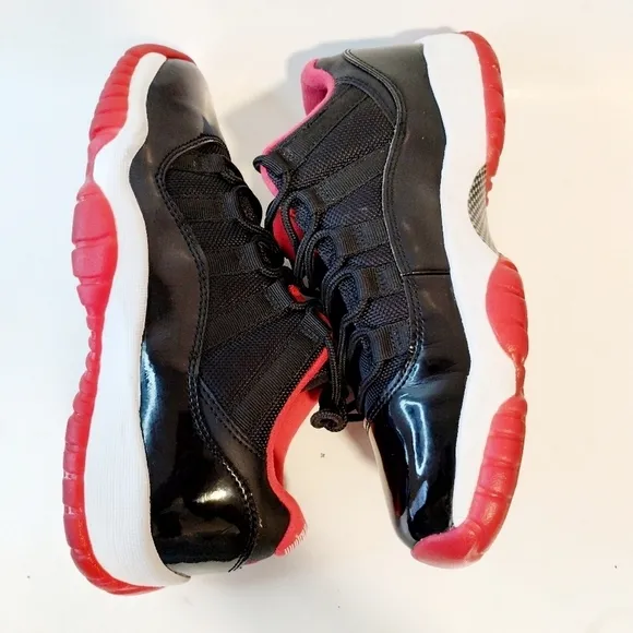 Jordan 11 Retro size 4Y BLK/RED/WHITE