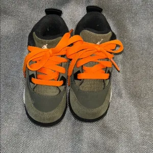 Jordan 4 Retro Craft Medium Olive size 7c