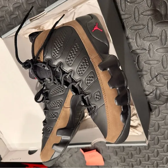 Jordan 9’s retro olive