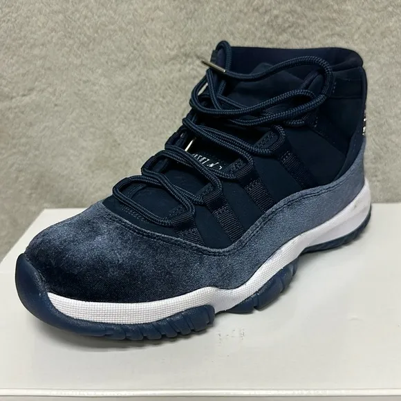 Jordan Air Jordan 11 Retro Womens Shoes Size 8