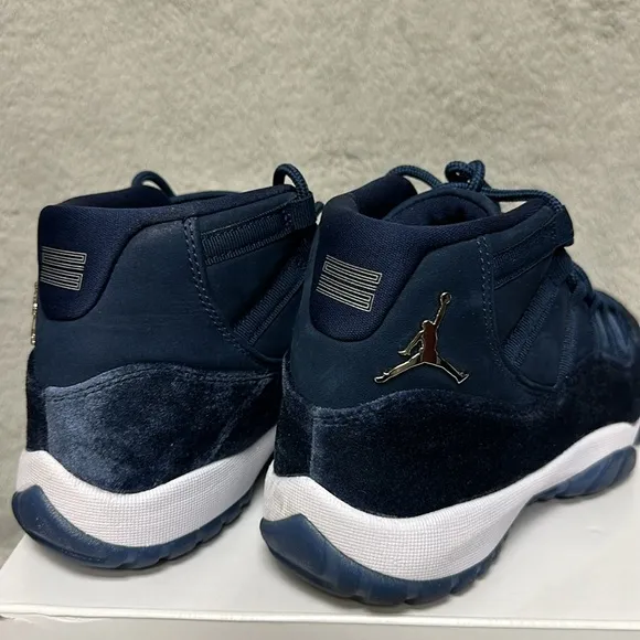 Jordan Air Jordan 11 Retro Womens Shoes Size 8
