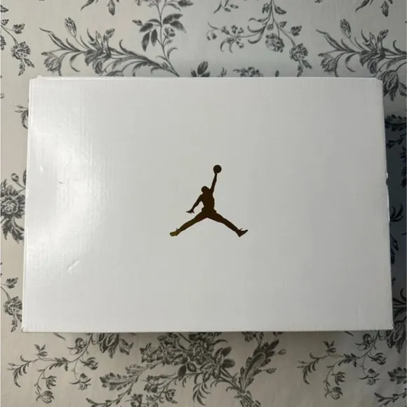 Jordan Women's Black and Pink Sneakers