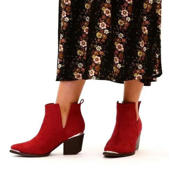 JOURNEE COLLECTION &quot;ISSLA&quot; RED FAUX SUEDE  POINTED TOE BLOCK HEEL ANKLE BOOTS🆕