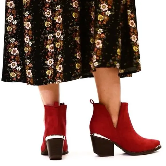 JOURNEE COLLECTION &quot;ISSLA&quot; RED FAUX SUEDE  POINTED TOE BLOCK HEEL ANKLE BOOTS🆕