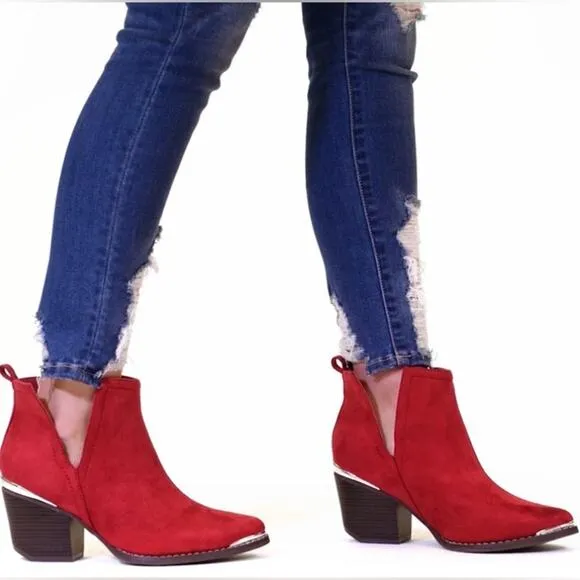 JOURNEE COLLECTION &quot;ISSLA&quot; RED FAUX SUEDE  POINTED TOE BLOCK HEEL ANKLE BOOTS🆕