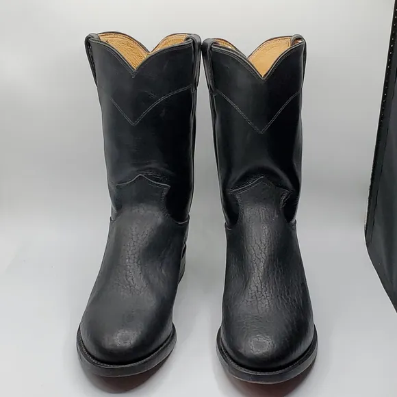 Justin 3187 roper boot with bullhide foot and a roper toe toe size 8.5 D