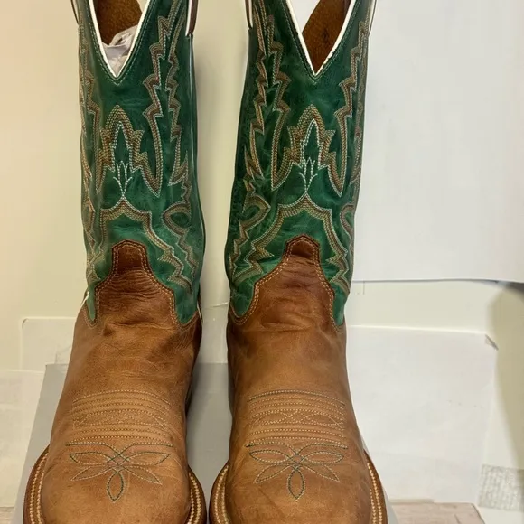 Justin Boots Green and Brown Western Boots size 7.5 in great shape