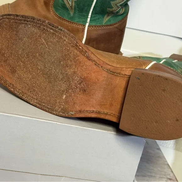 Justin Boots Green and Brown Western Boots size 7.5 in great shape