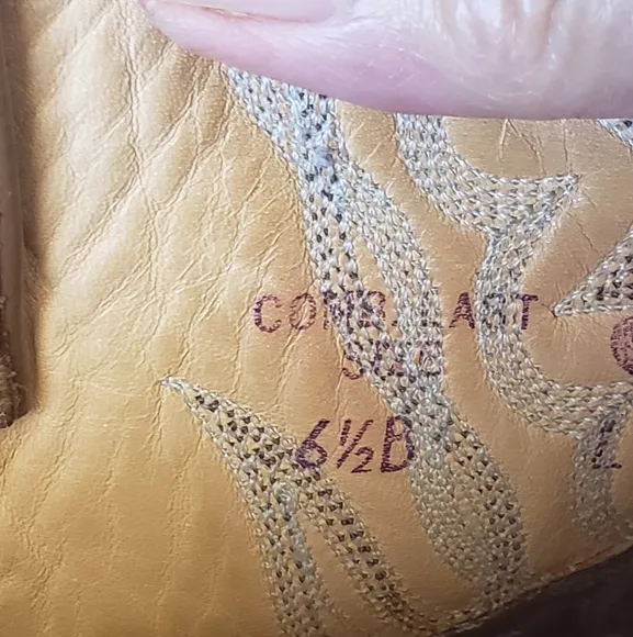 Justin Boots L 4520 Classic cowboy boots in tan and brown Women's Size 6.5 B.