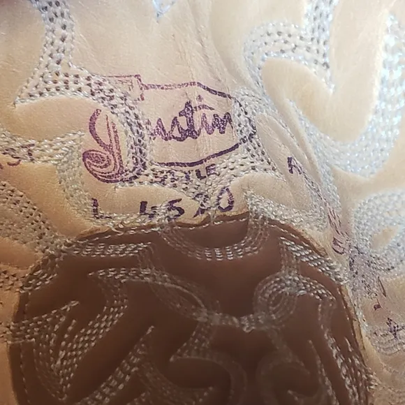 Justin Boots L 4520 Classic cowboy boots in tan and brown Women's Size 6.5 B.