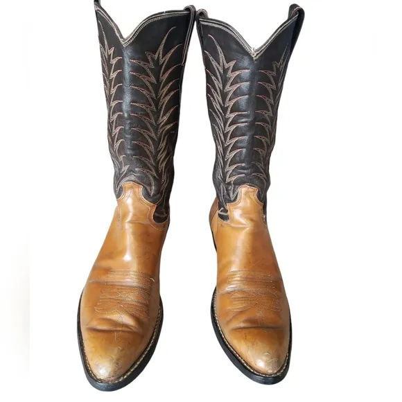 Justin Men's Brown and Black Western Cowboy Boots Style 2396. Size 9.5 B