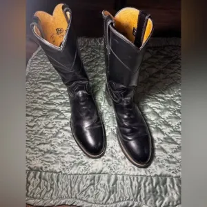 Justin Roper Classic Style Black Boots in good pre own condition Size 7 1/2